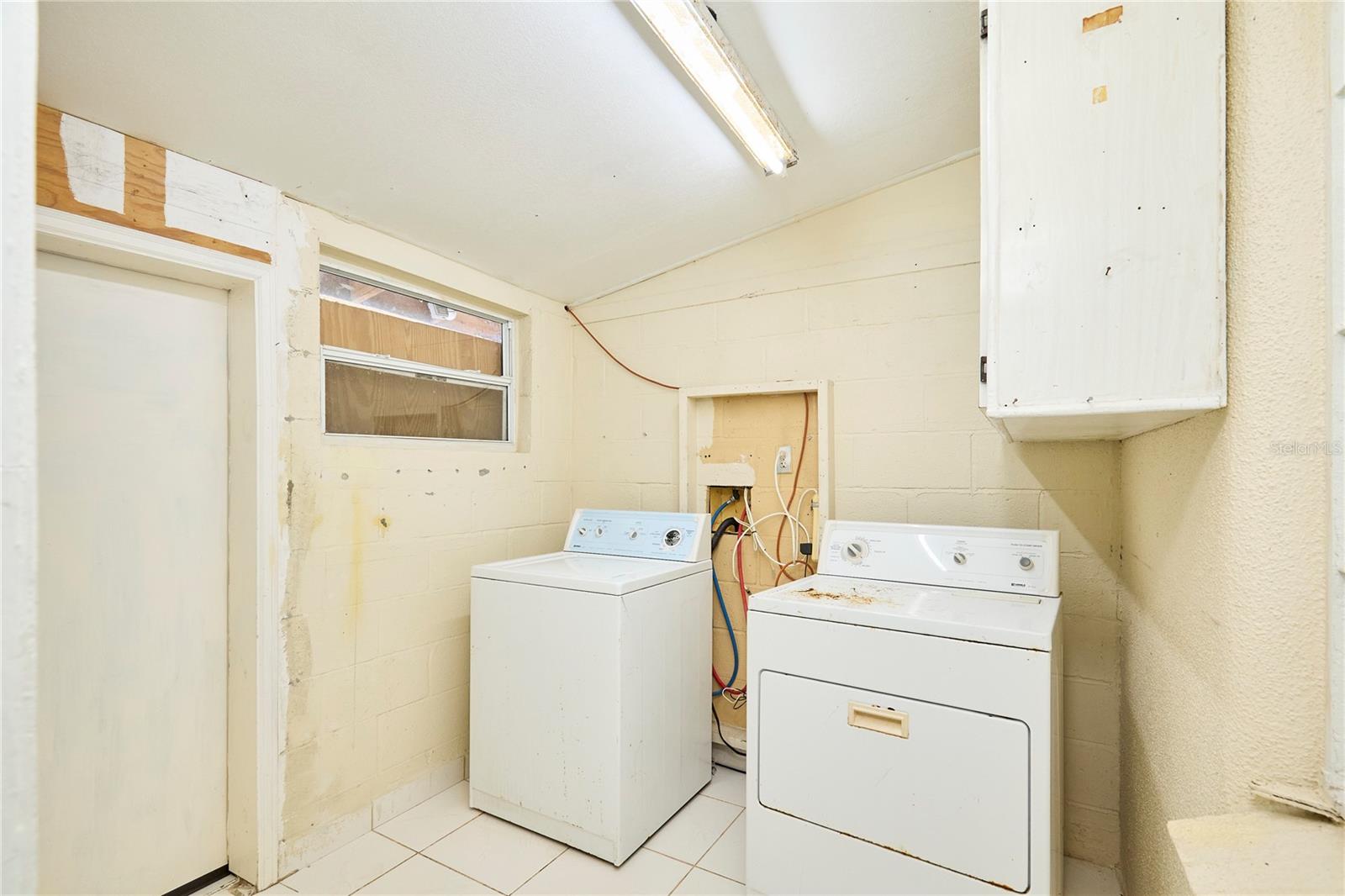 Image 19 of 30 For 214 Elm Street