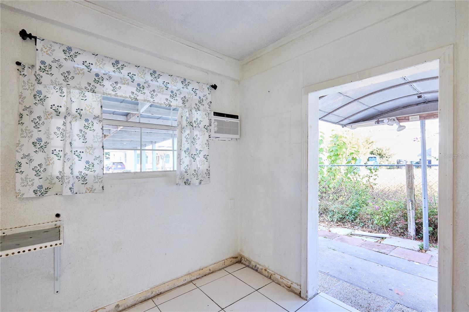 Image 21 of 30 For 214 Elm Street