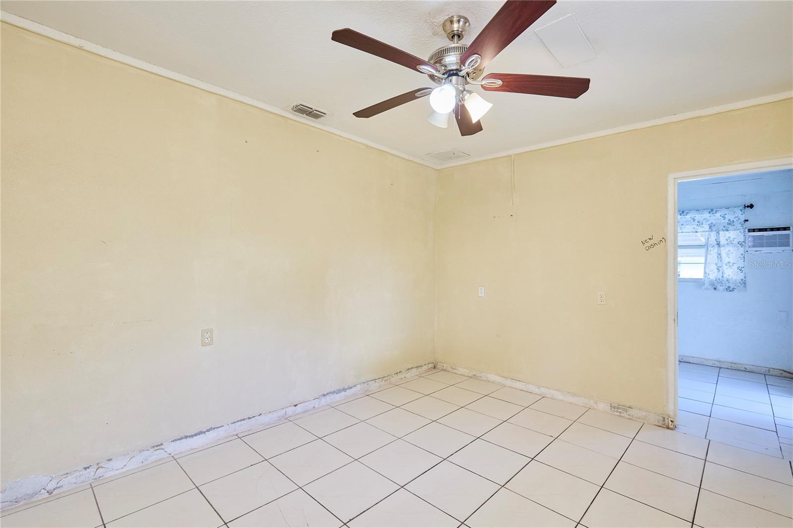 Image 7 of 30 For 214 Elm Street