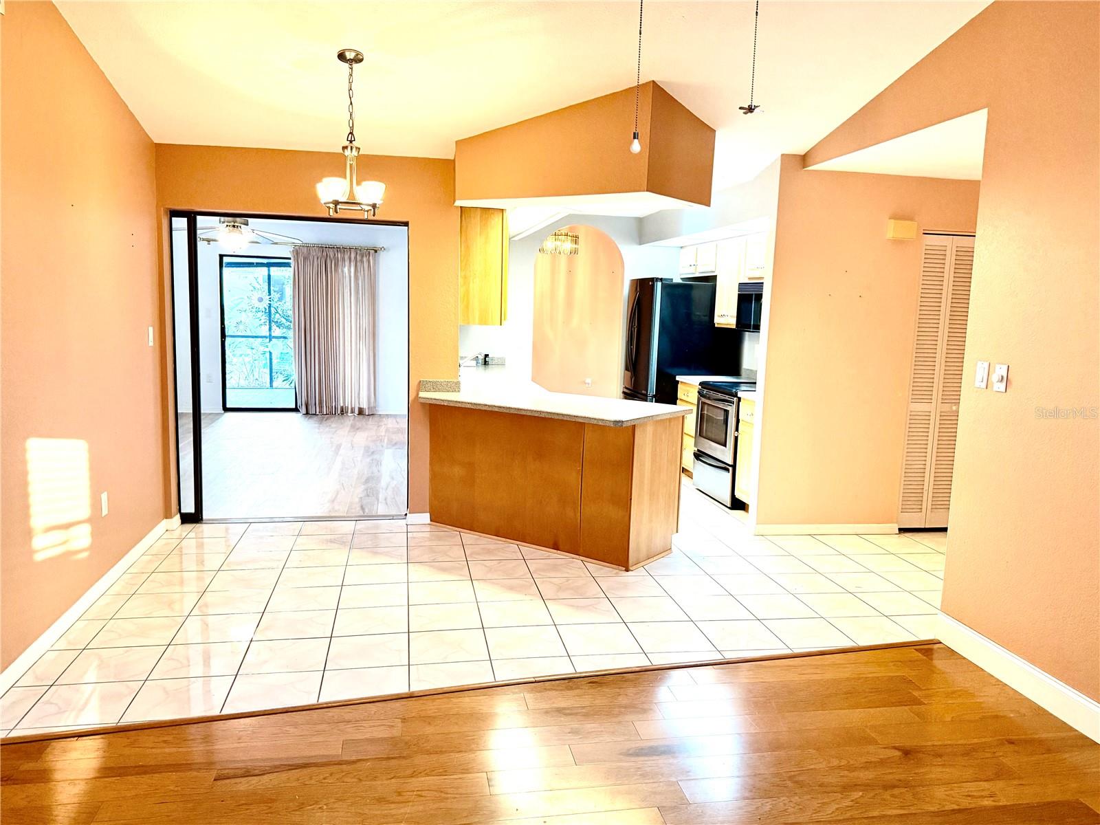 Image 11 of 29 For 21466 Sheldon Avenue