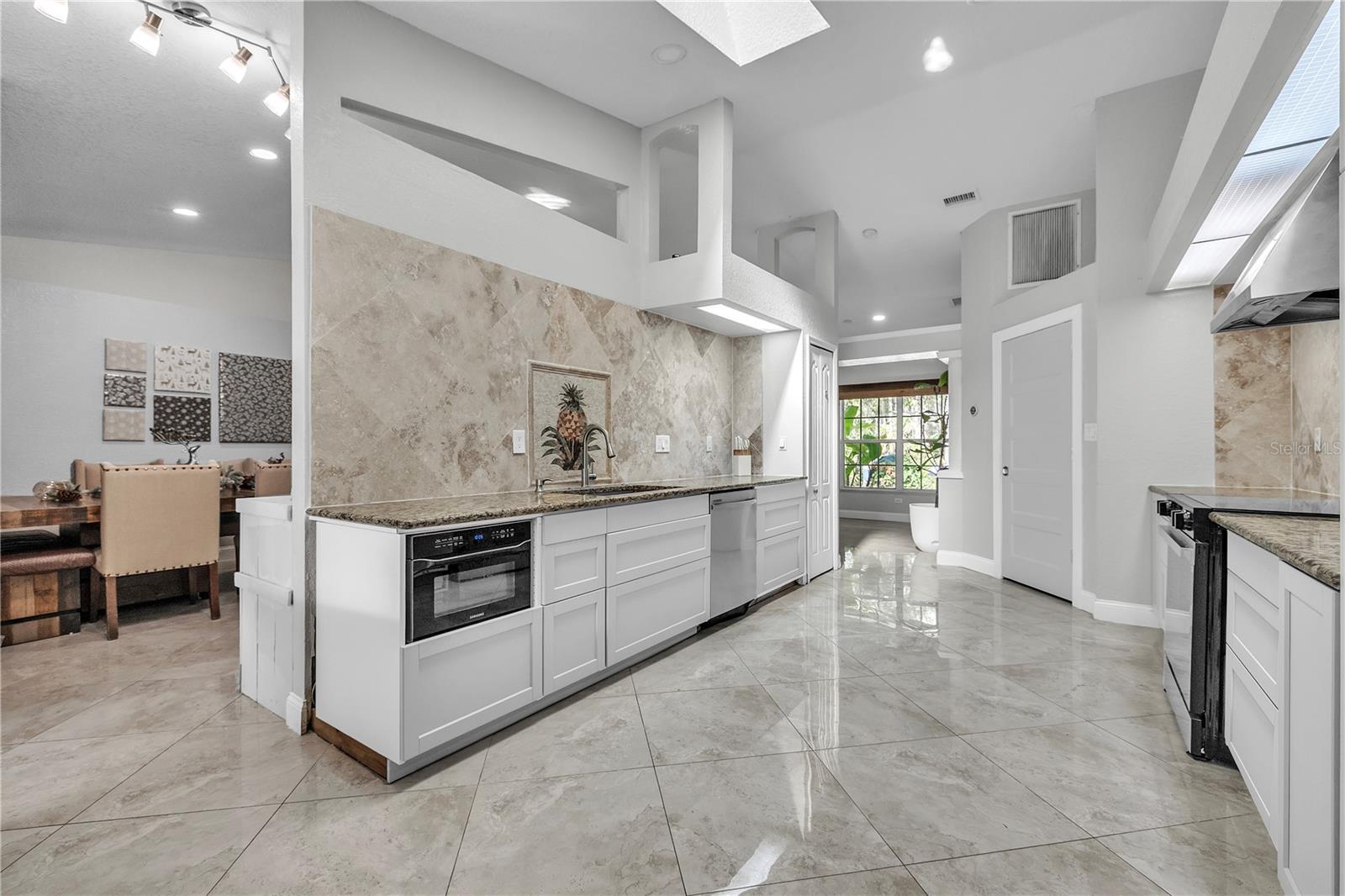 Image 18 of 94 For 3694 Crandon Road