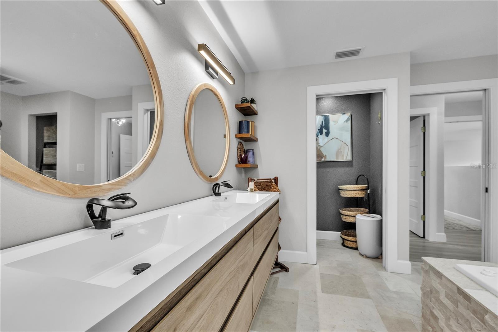 Image 48 of 94 For 3694 Crandon Road