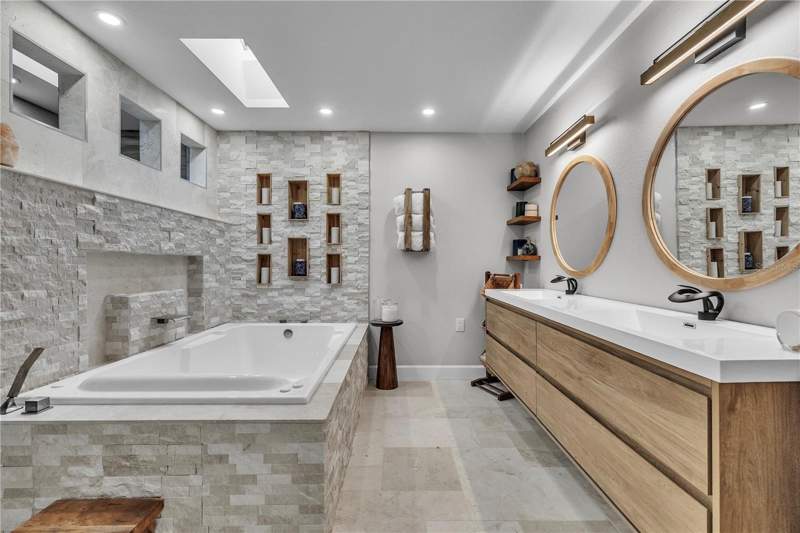 Image 50 of 94 For 3694 Crandon Road