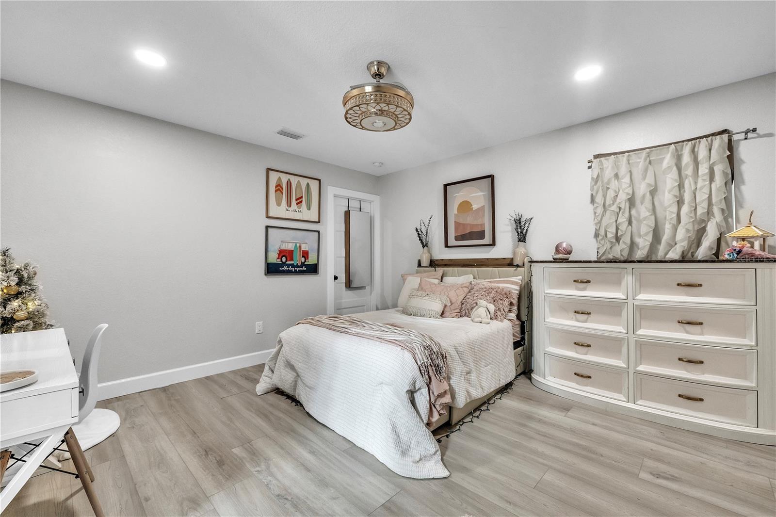 Image 63 of 94 For 3694 Crandon Road