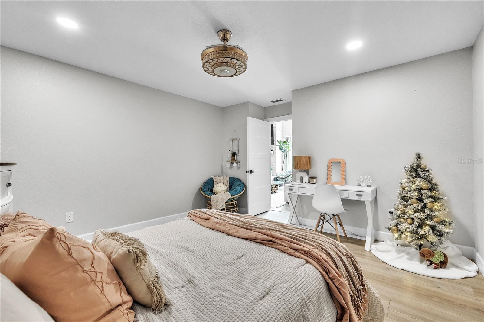 Image 65 of 94 For 3694 Crandon Road