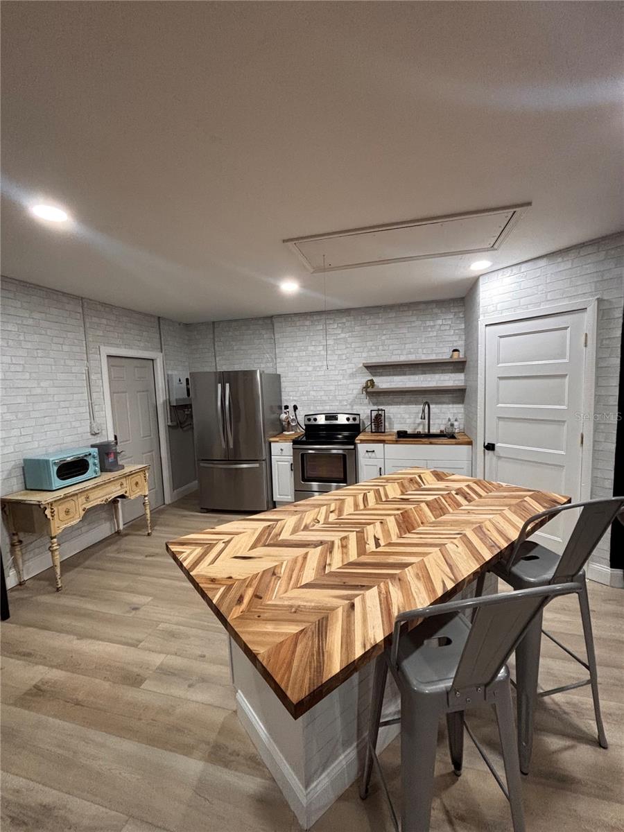 Image 84 of 94 For 3694 Crandon Road