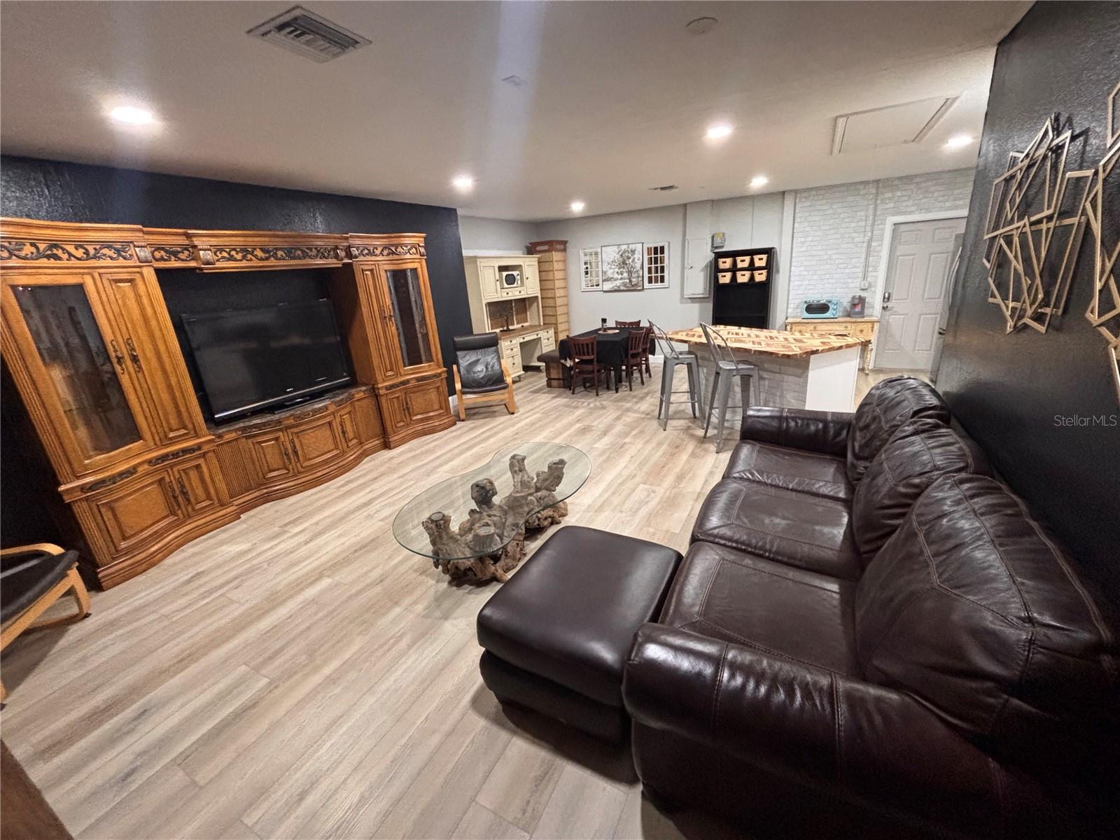 Image 87 of 94 For 3694 Crandon Road