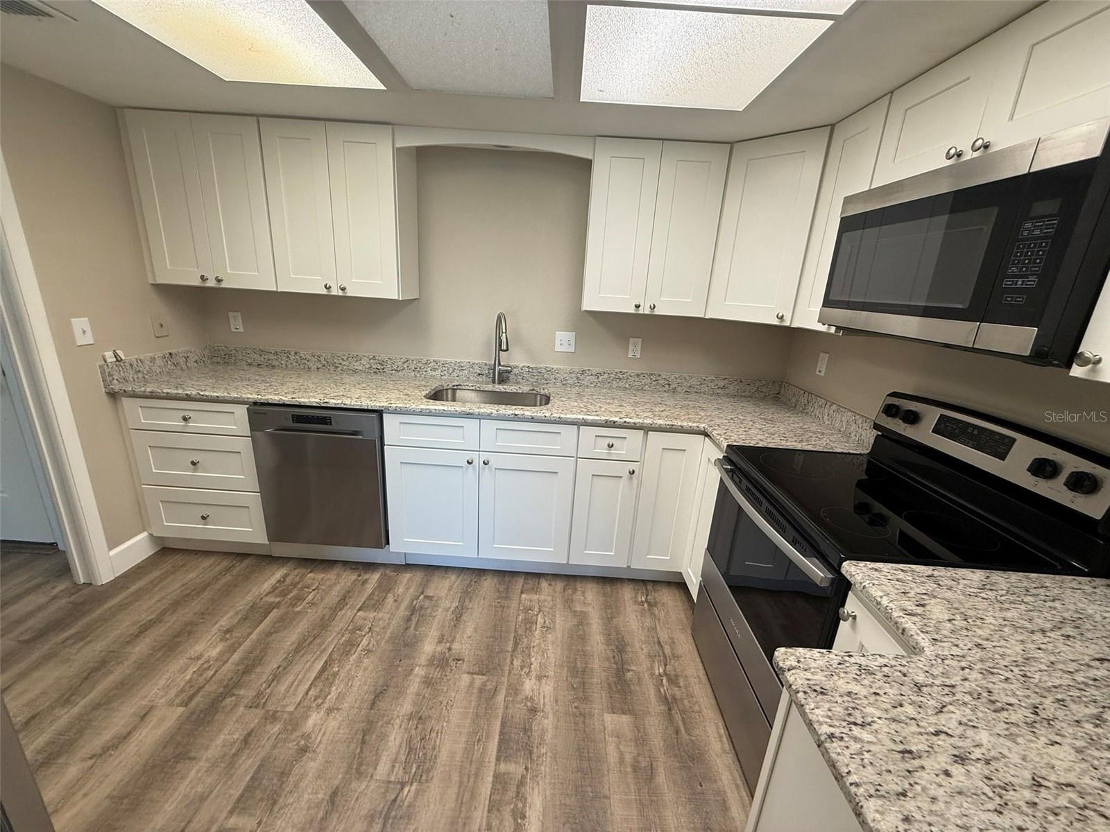 Image 4 of 13 For 3111 Riverside Drive B