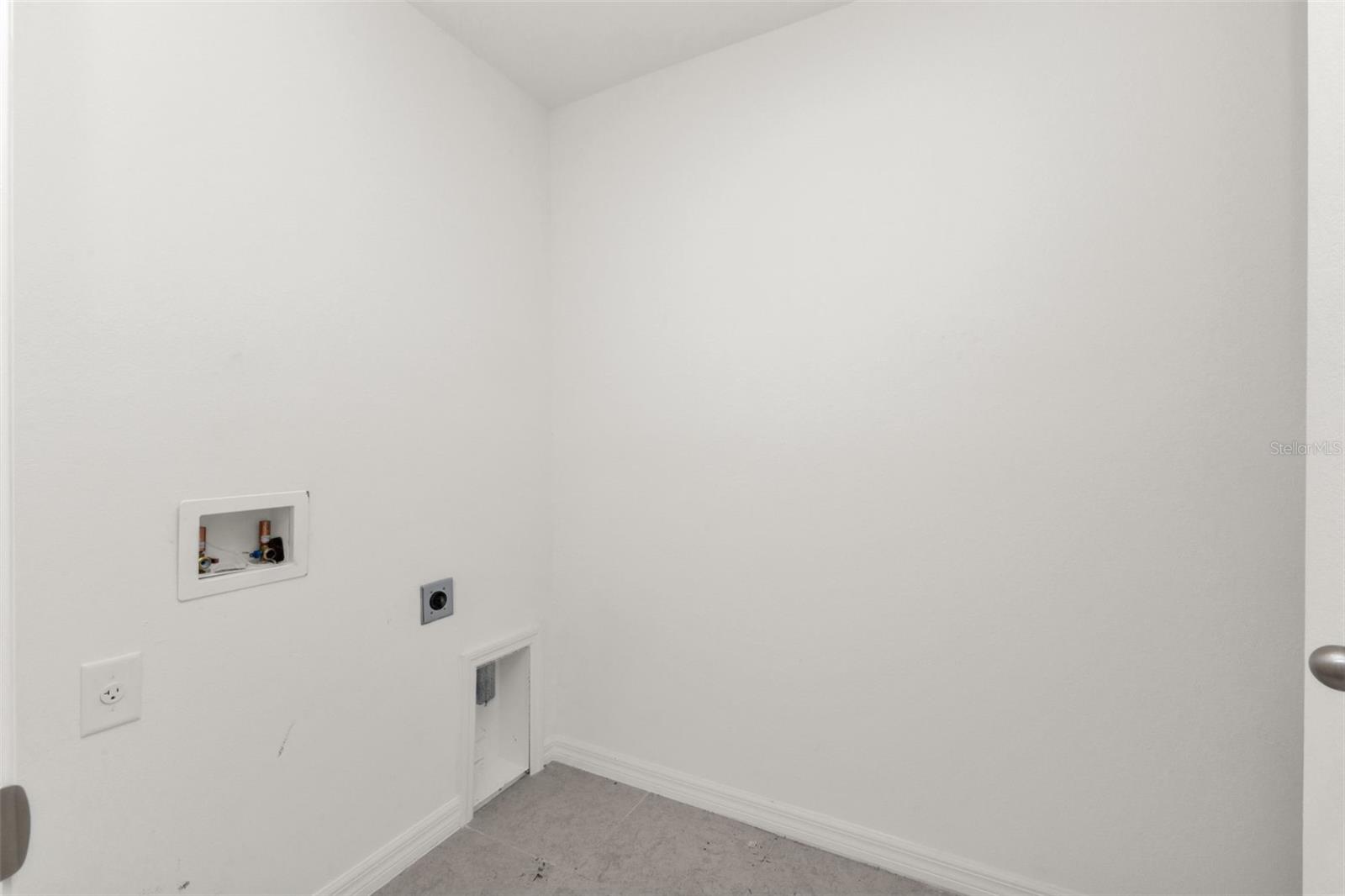 Image 11 of 34 For 1074 Marcus Street