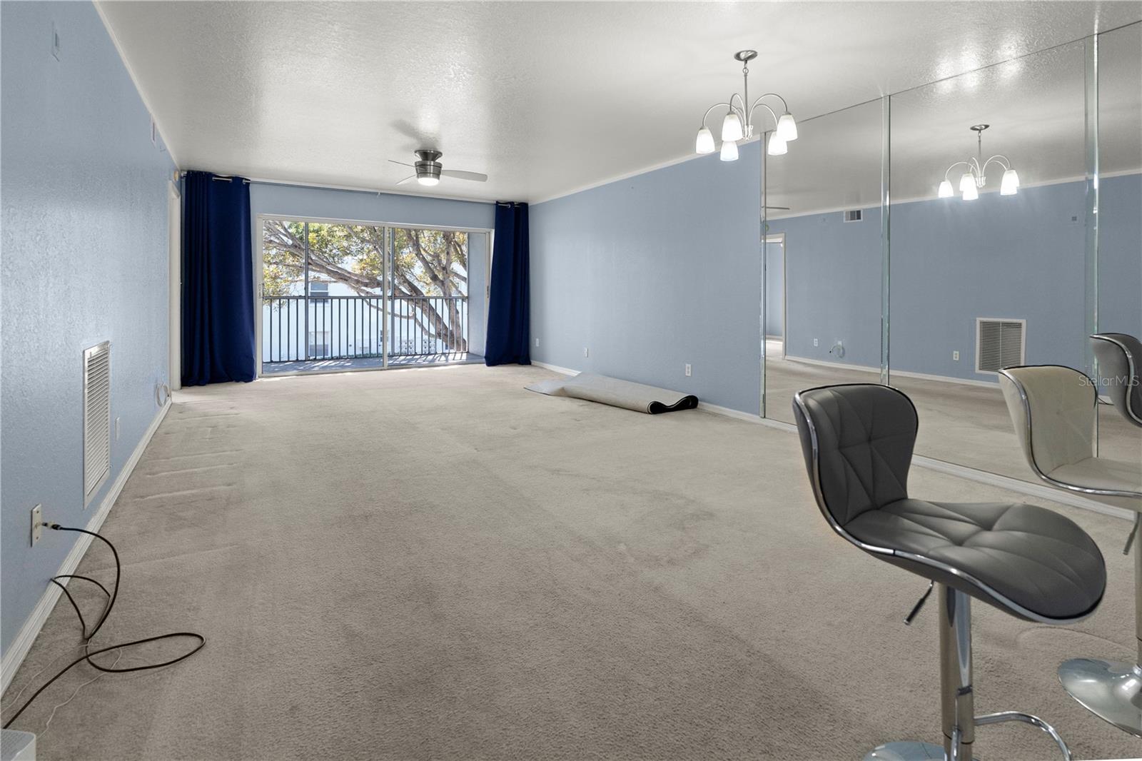 Image 7 of 23 For 9610 Victoria Lane D202