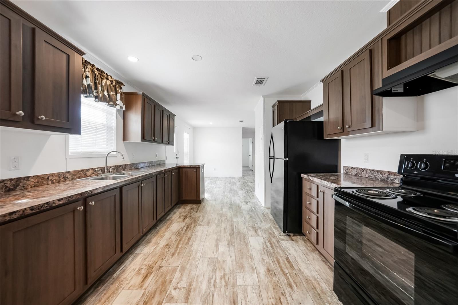 Image 4 of 57 For 1704 Clover Drive