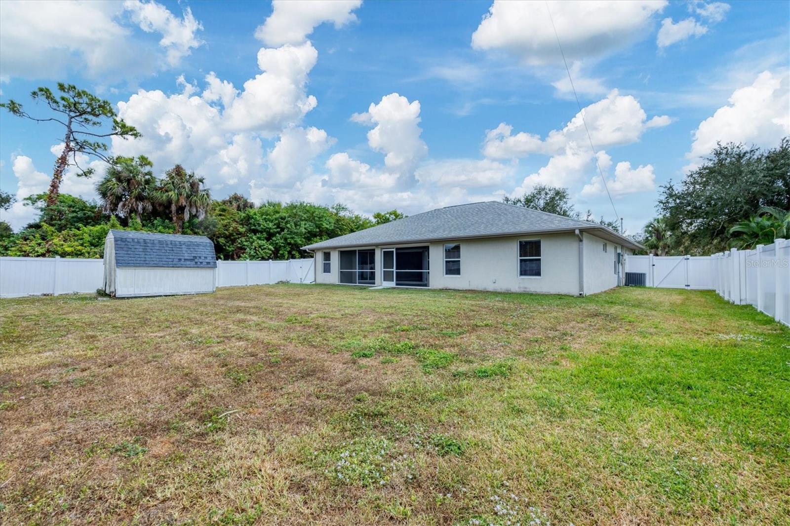 Image 12 of 38 For 18388 Robinson Avenue