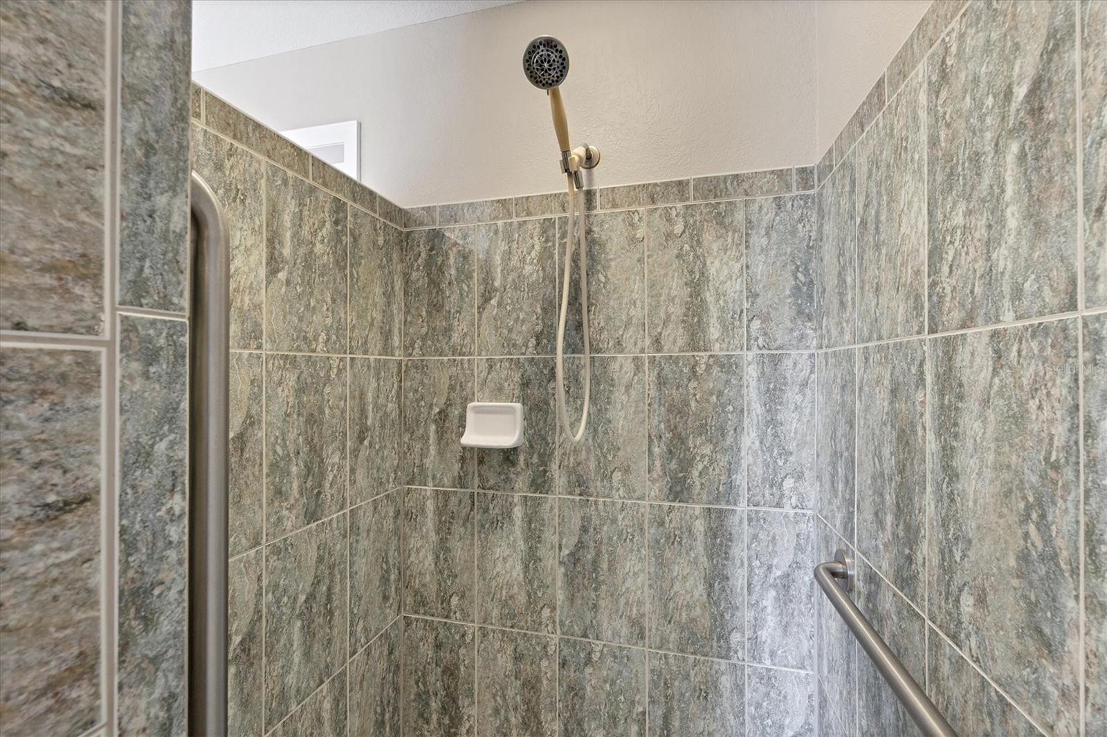 Image 21 of 38 For 18388 Robinson Avenue