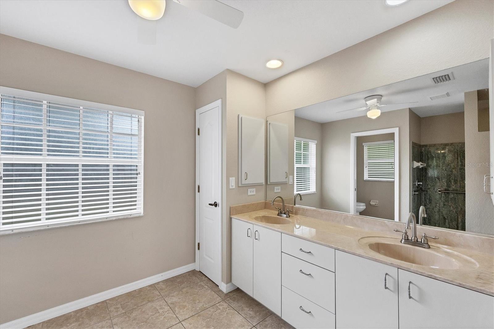 Image 23 of 38 For 18388 Robinson Avenue