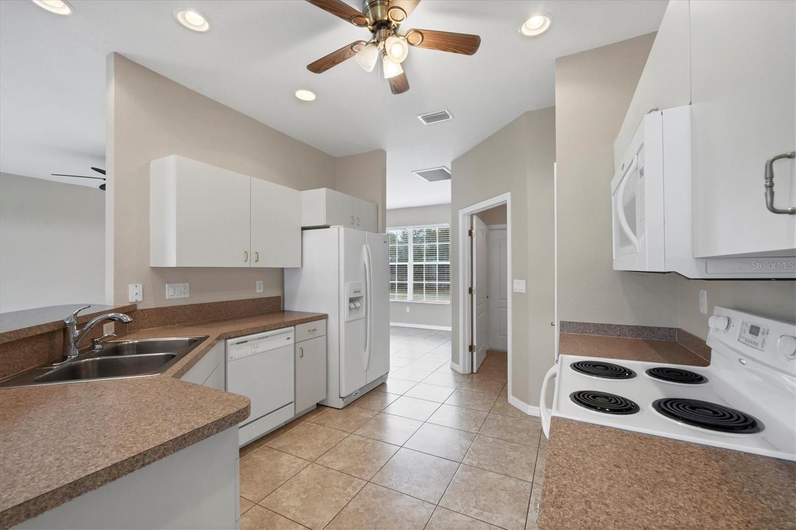 Image 28 of 38 For 18388 Robinson Avenue