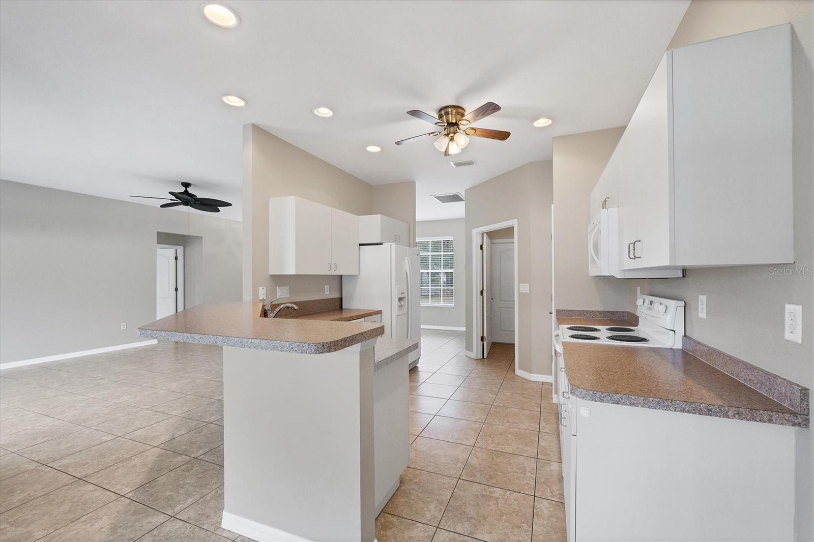 Image 29 of 38 For 18388 Robinson Avenue