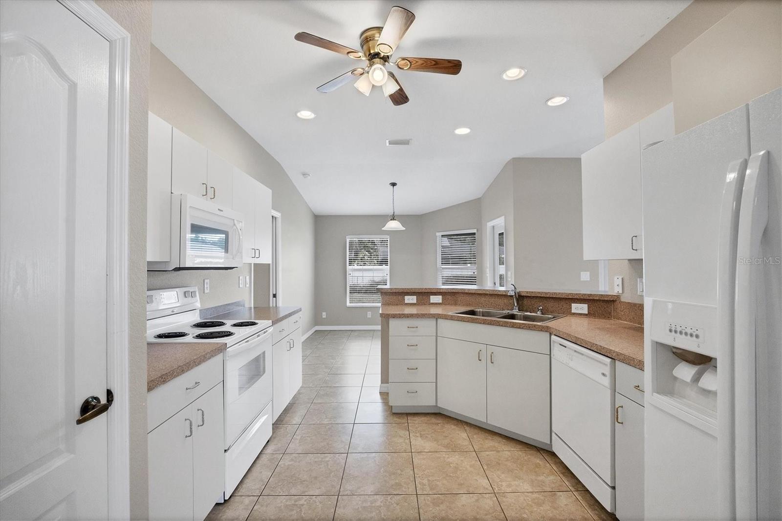 Image 3 of 38 For 18388 Robinson Avenue