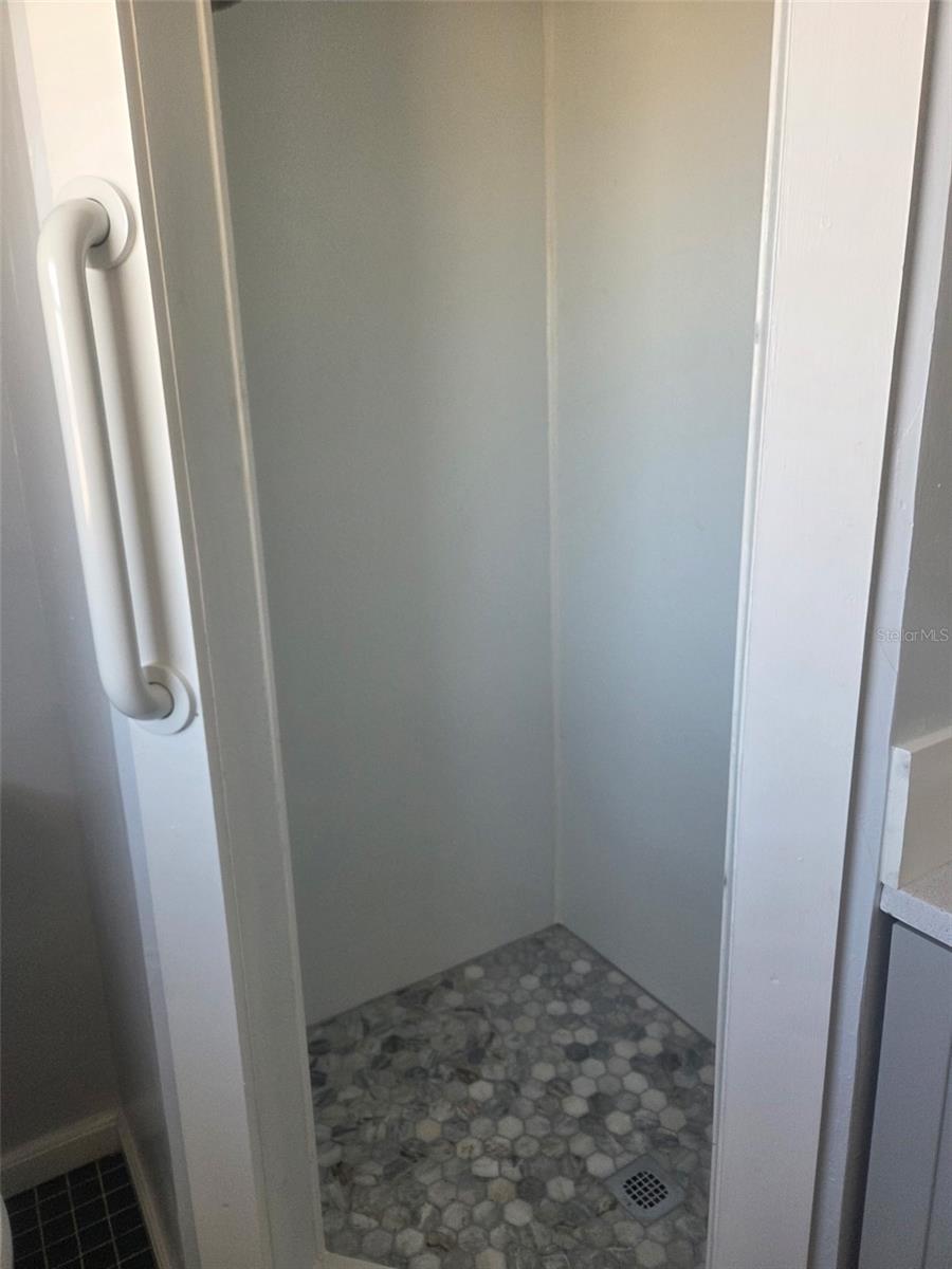 Image 11 of 15 For 197 Boundary Boulevard A