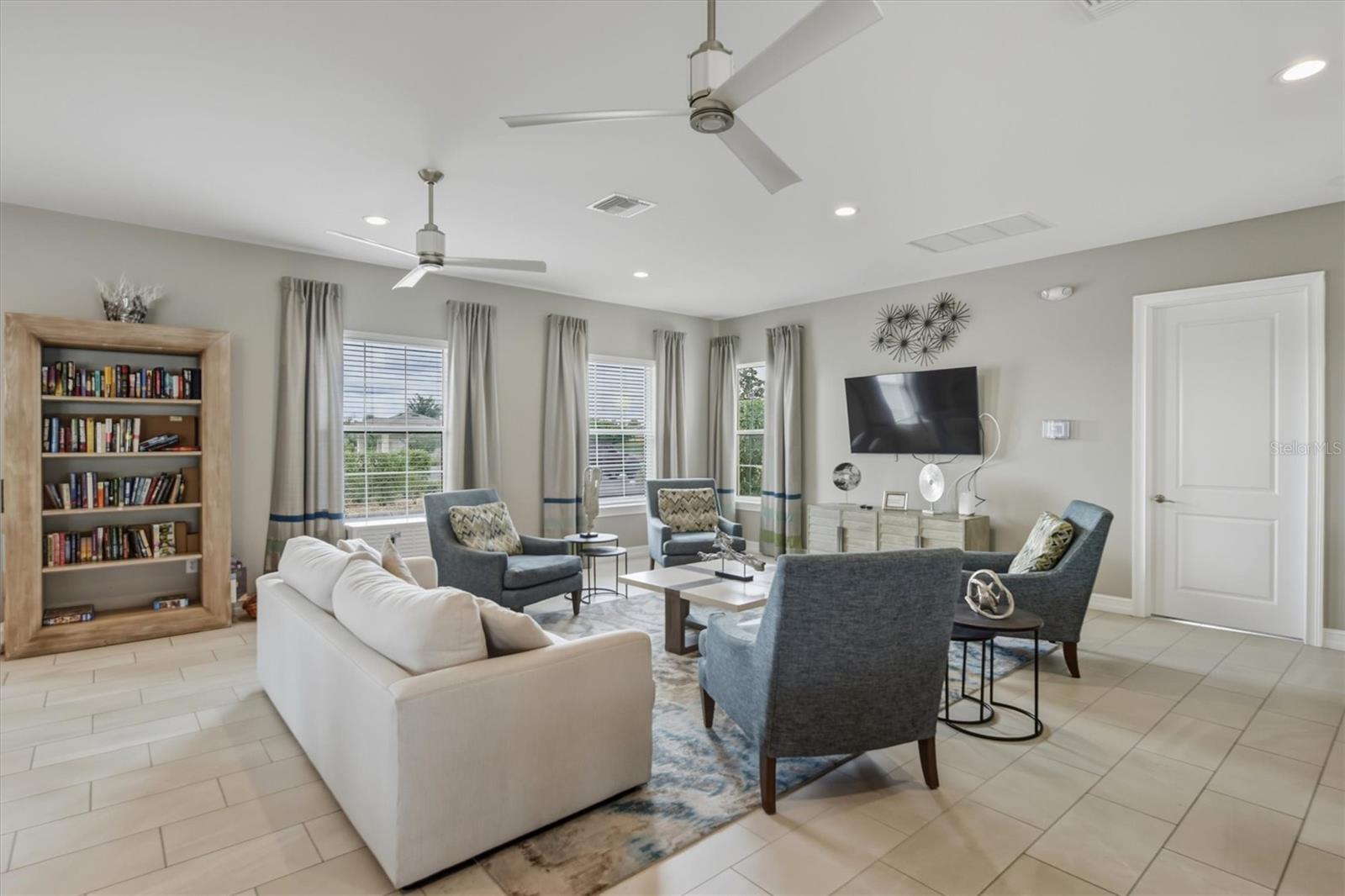 Image 70 of 74 For 25312 Lenox Circle