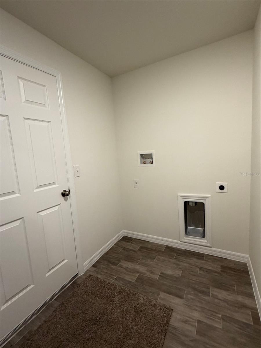 Image 5 of 6 For 904 Hudson Valley Drive