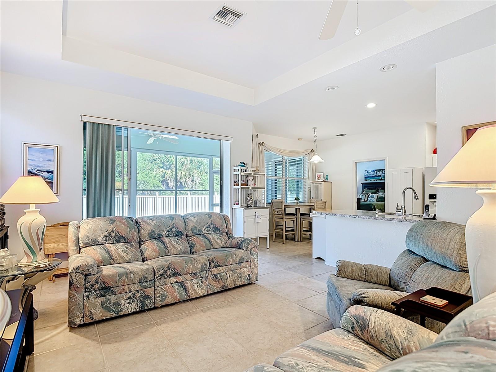 Image 14 of 75 For 13348 Pembroke Circle N