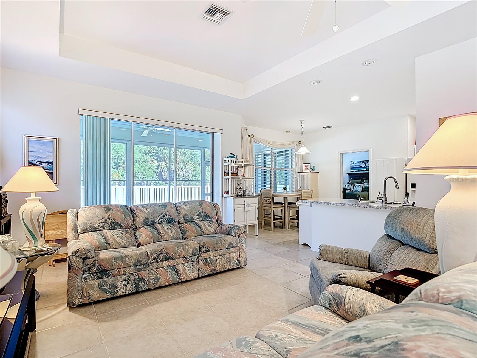 Image 15 of 75 For 13348 Pembroke Circle N