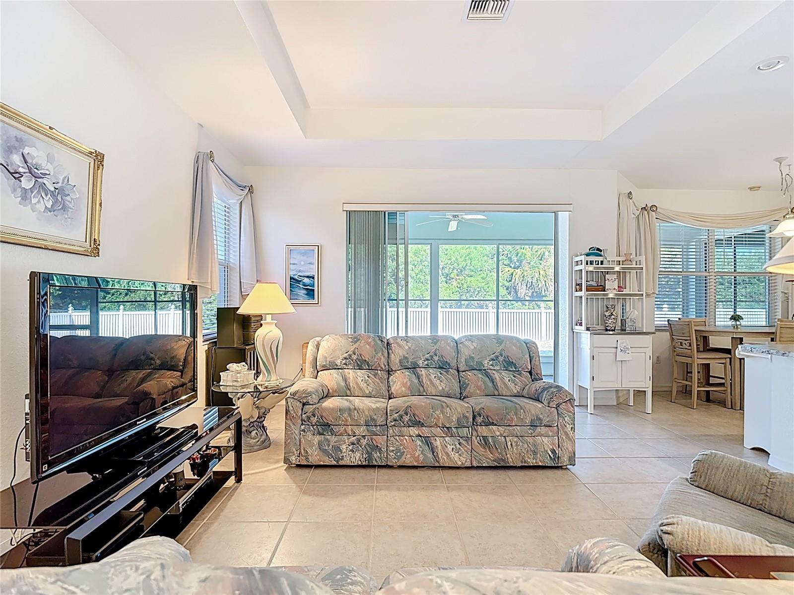 Image 16 of 75 For 13348 Pembroke Circle N