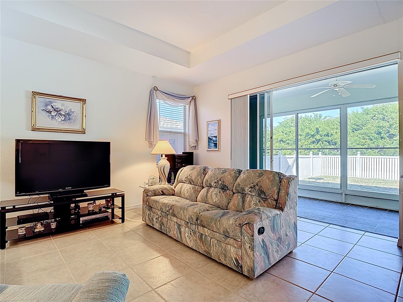 Image 18 of 75 For 13348 Pembroke Circle N