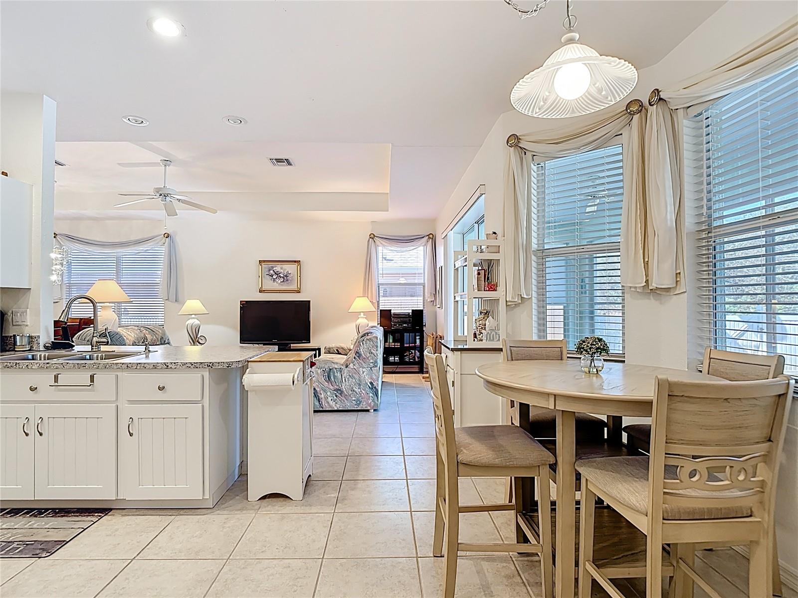 Image 30 of 75 For 13348 Pembroke Circle N