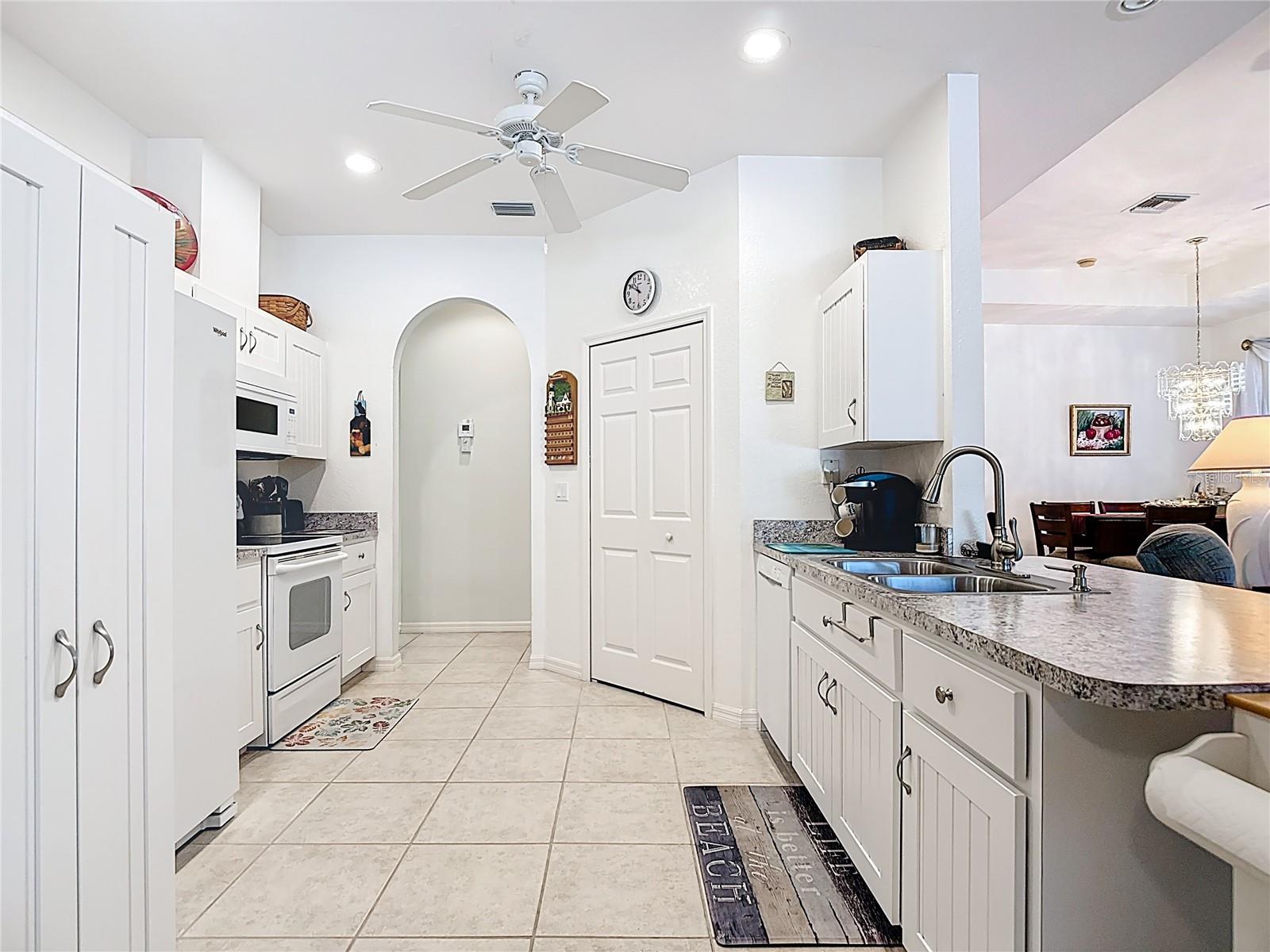 Image 32 of 75 For 13348 Pembroke Circle N