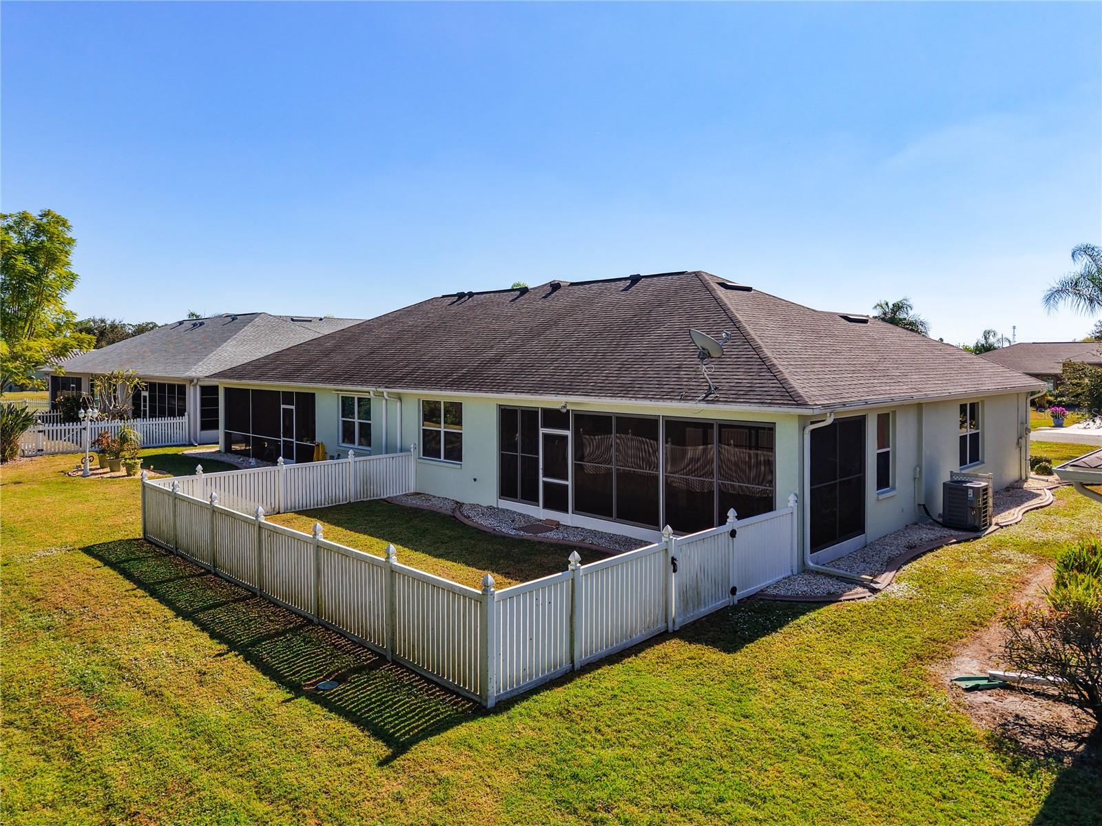 Image 55 of 75 For 13348 Pembroke Circle N