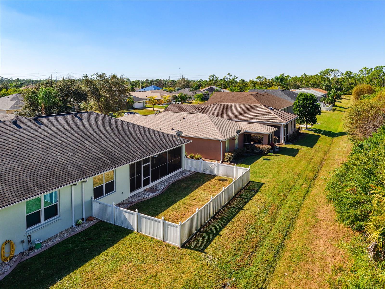 Image 58 of 75 For 13348 Pembroke Circle N