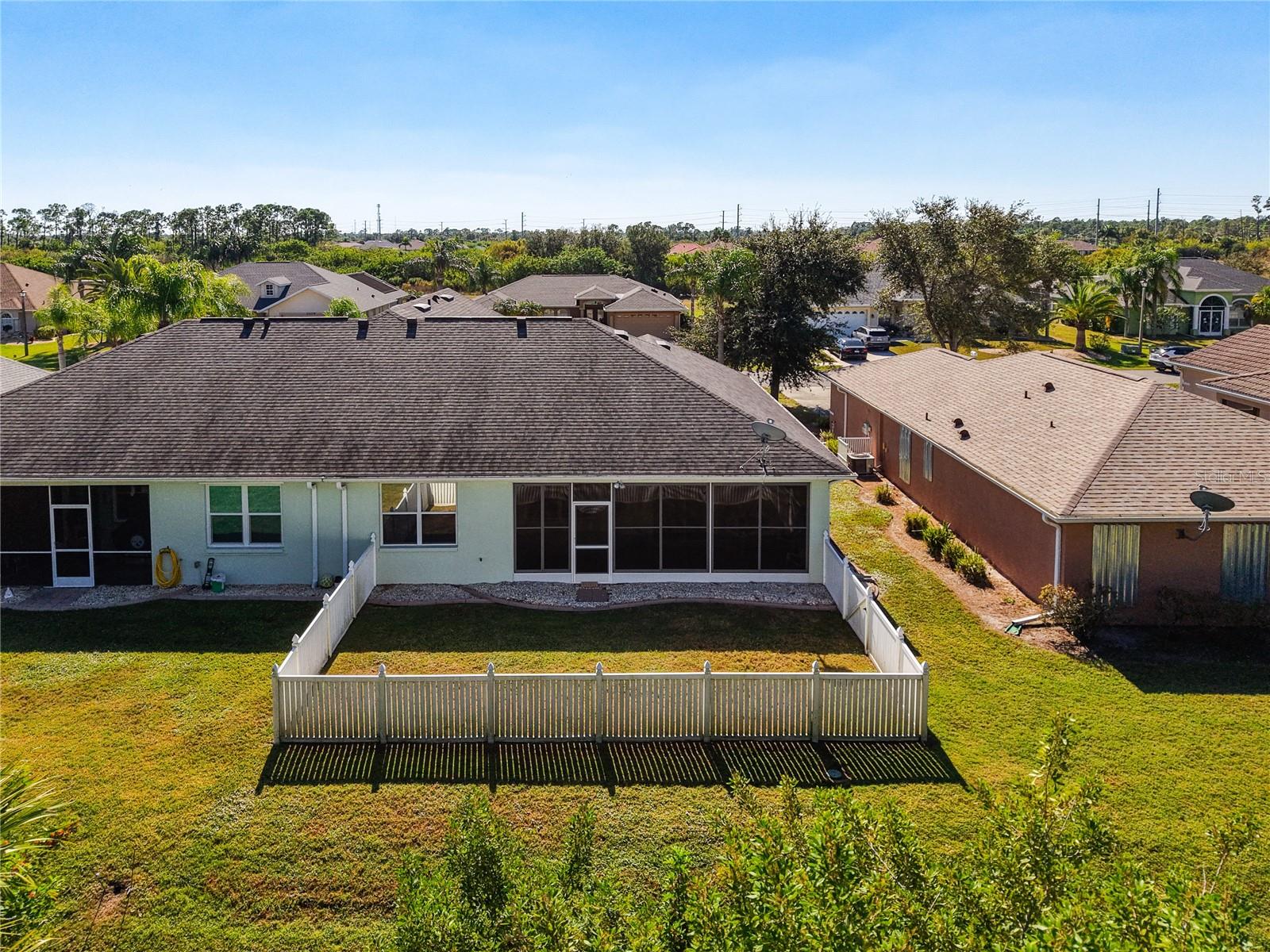 Image 59 of 75 For 13348 Pembroke Circle N