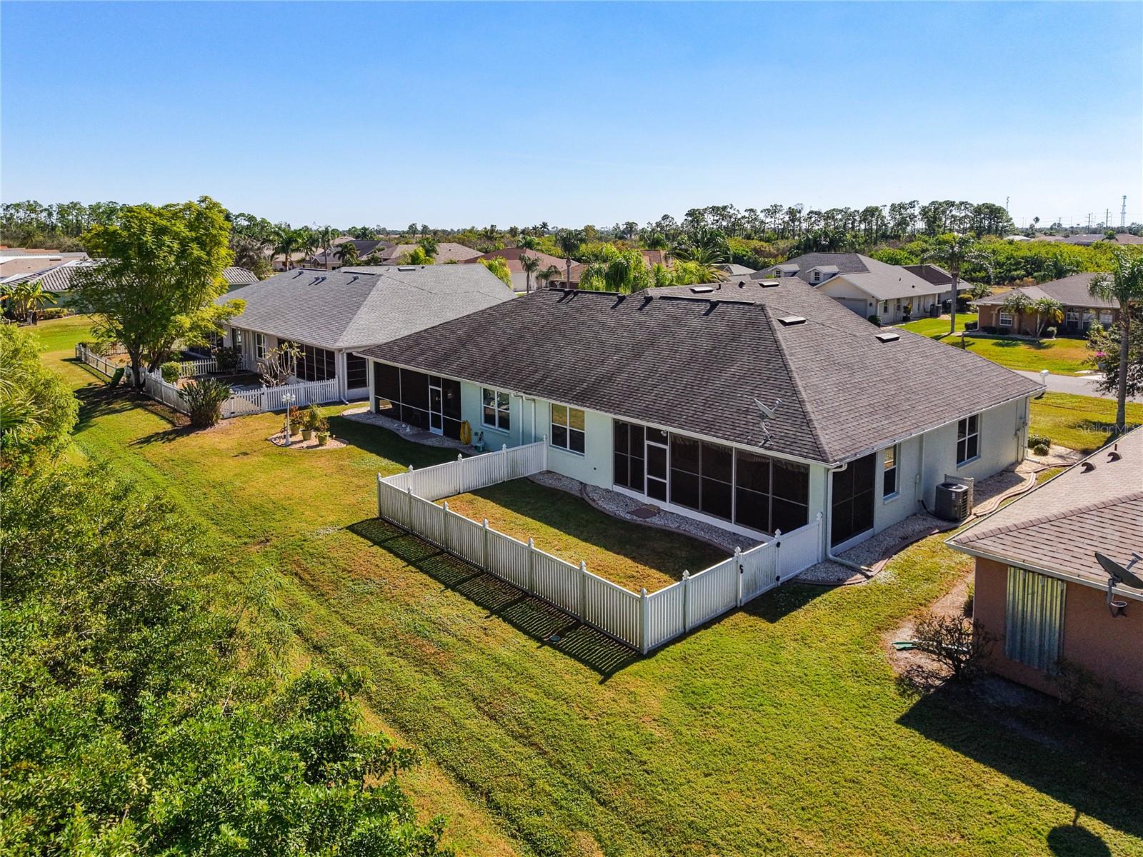 Image 60 of 75 For 13348 Pembroke Circle N