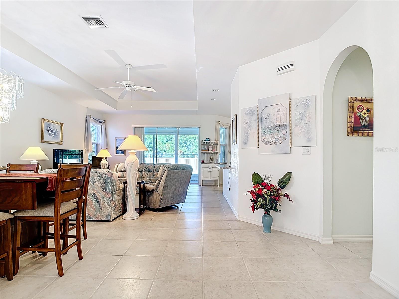 Image 8 of 75 For 13348 Pembroke Circle N