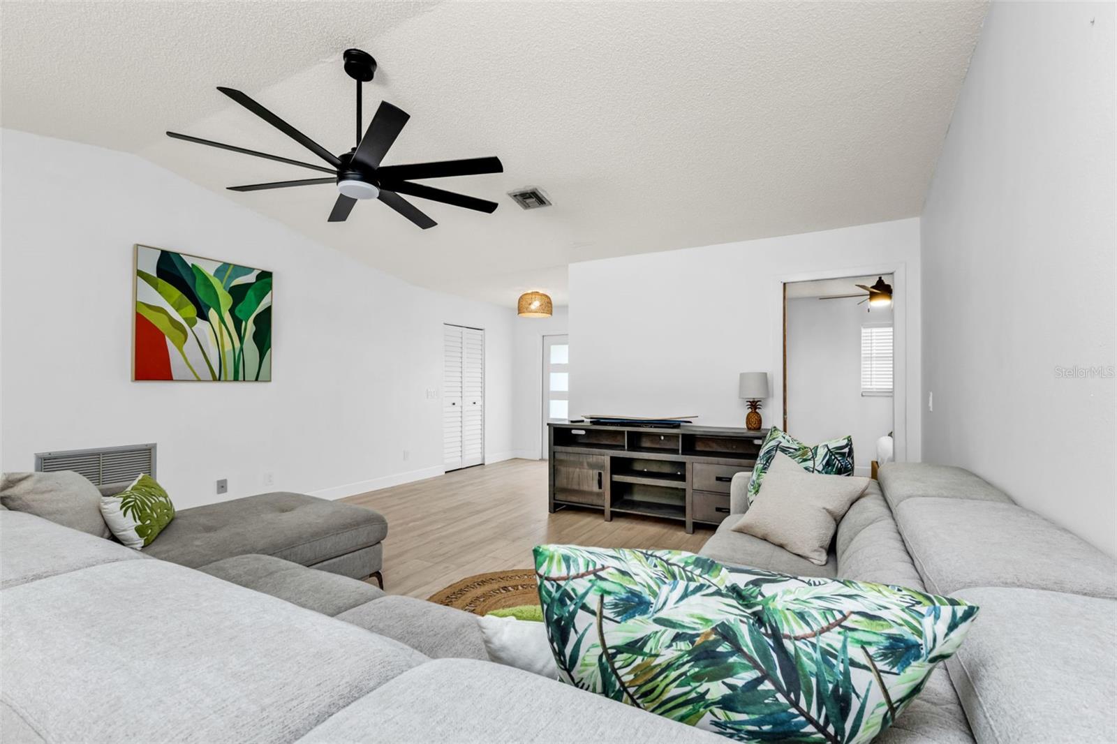 Image 23 of 76 For 1199 Beacon Drive