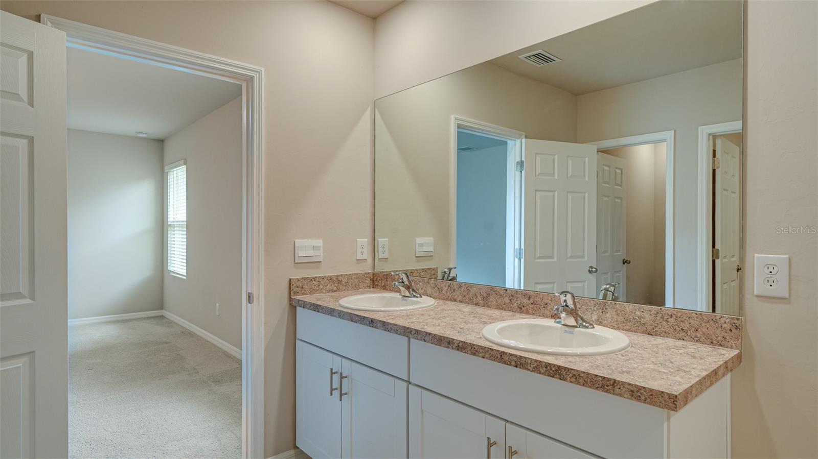 Image 15 of 27 For 2261 Barrister Street