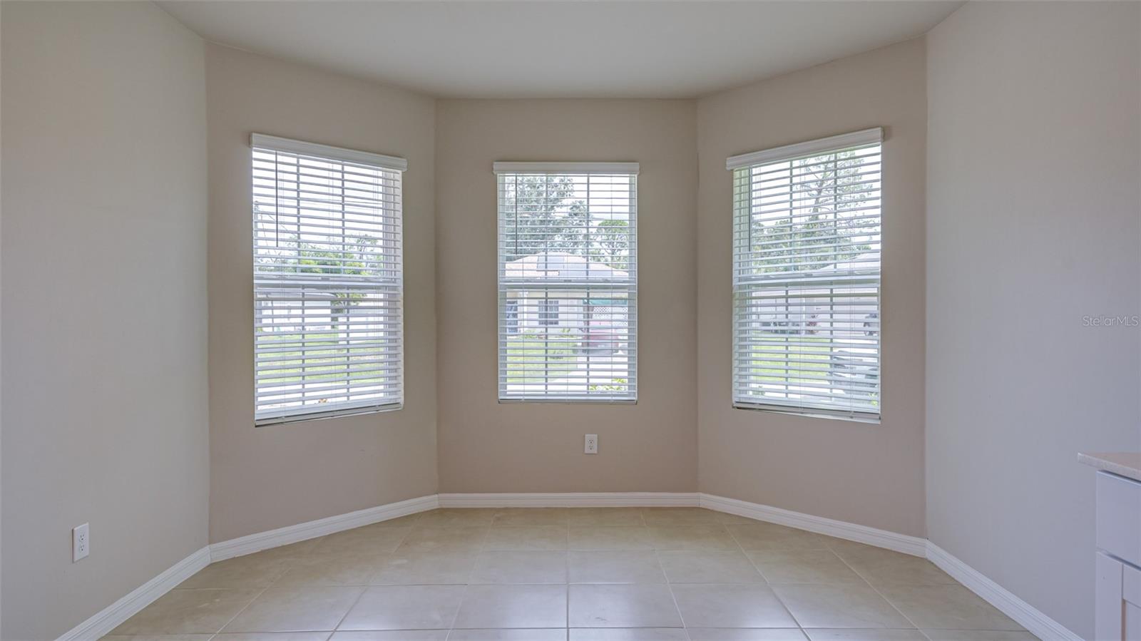 Image 9 of 27 For 2261 Barrister Street