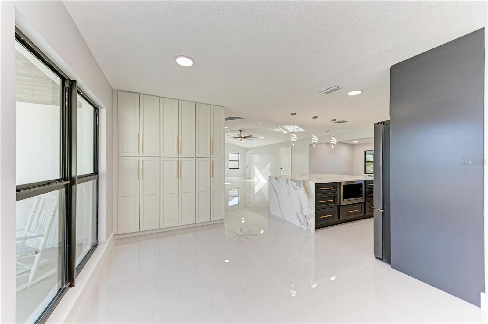 Image 13 of 73 For 258 Tait Terrace Se