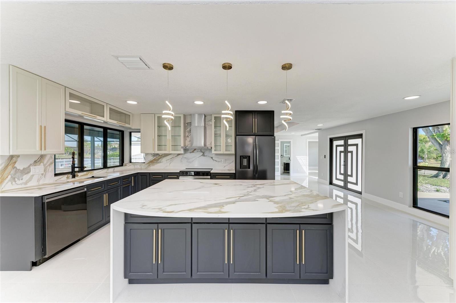 Image 14 of 73 For 258 Tait Terrace Se