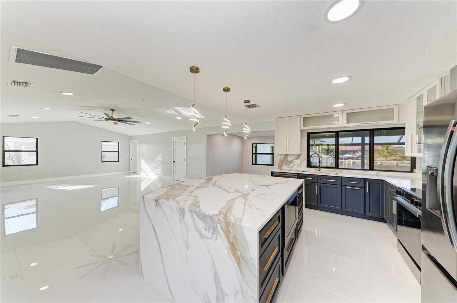 Image 17 of 73 For 258 Tait Terrace Se