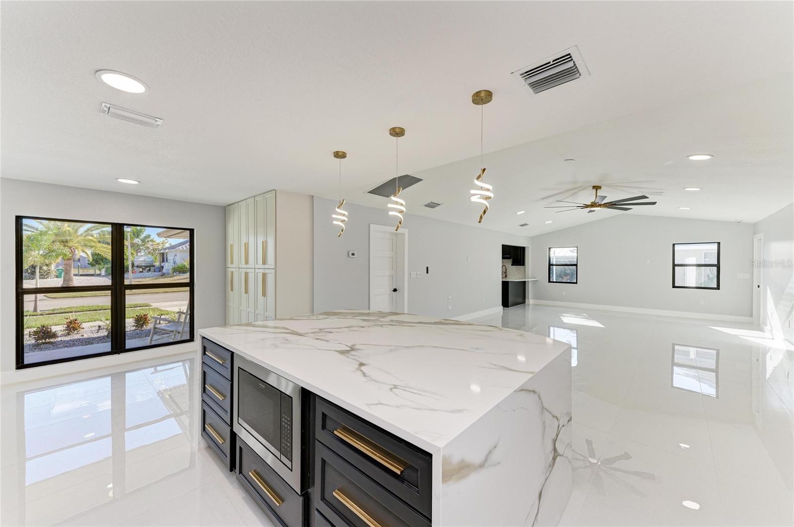 Image 19 of 73 For 258 Tait Terrace Se