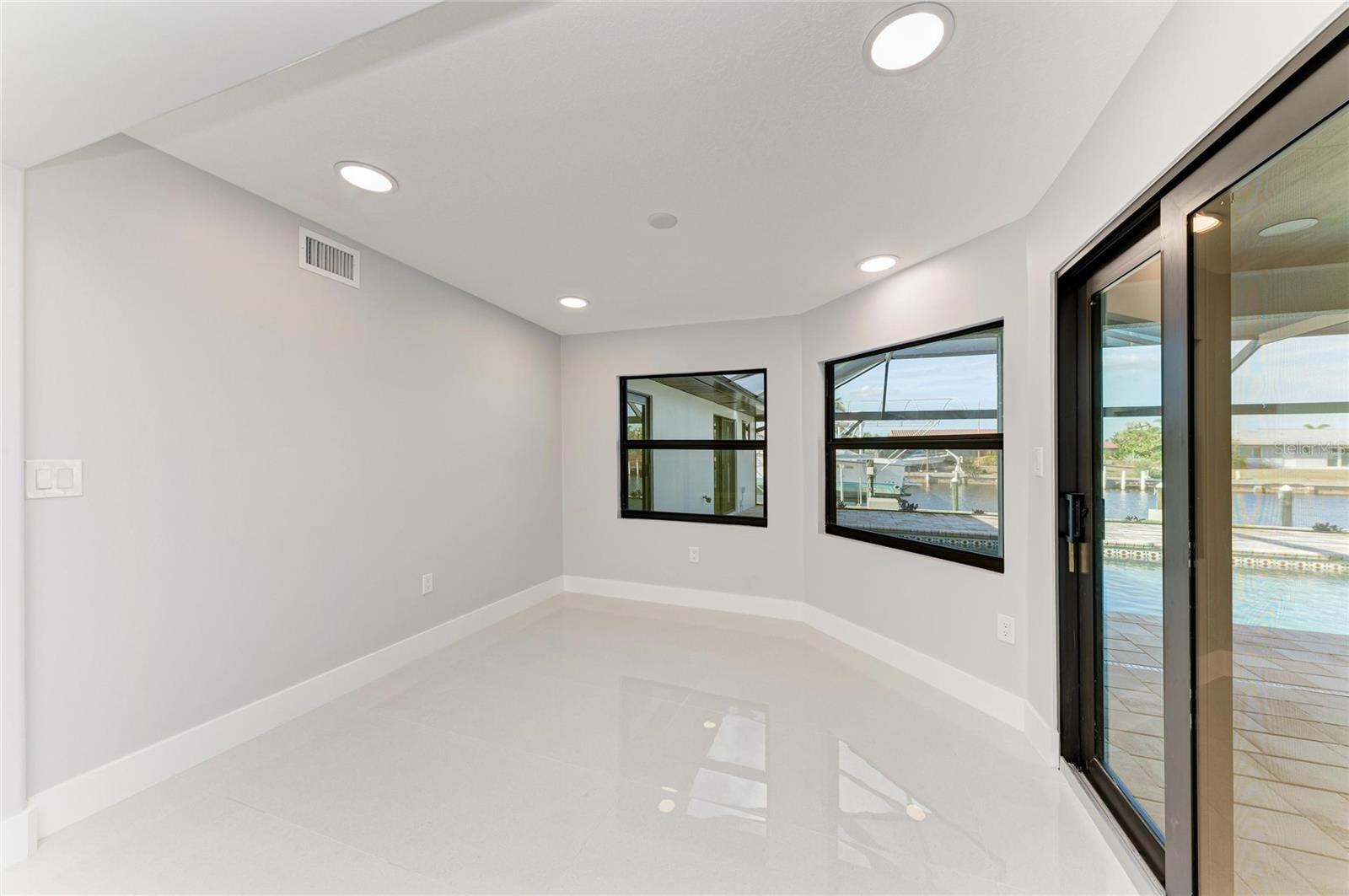 Image 22 of 73 For 258 Tait Terrace Se