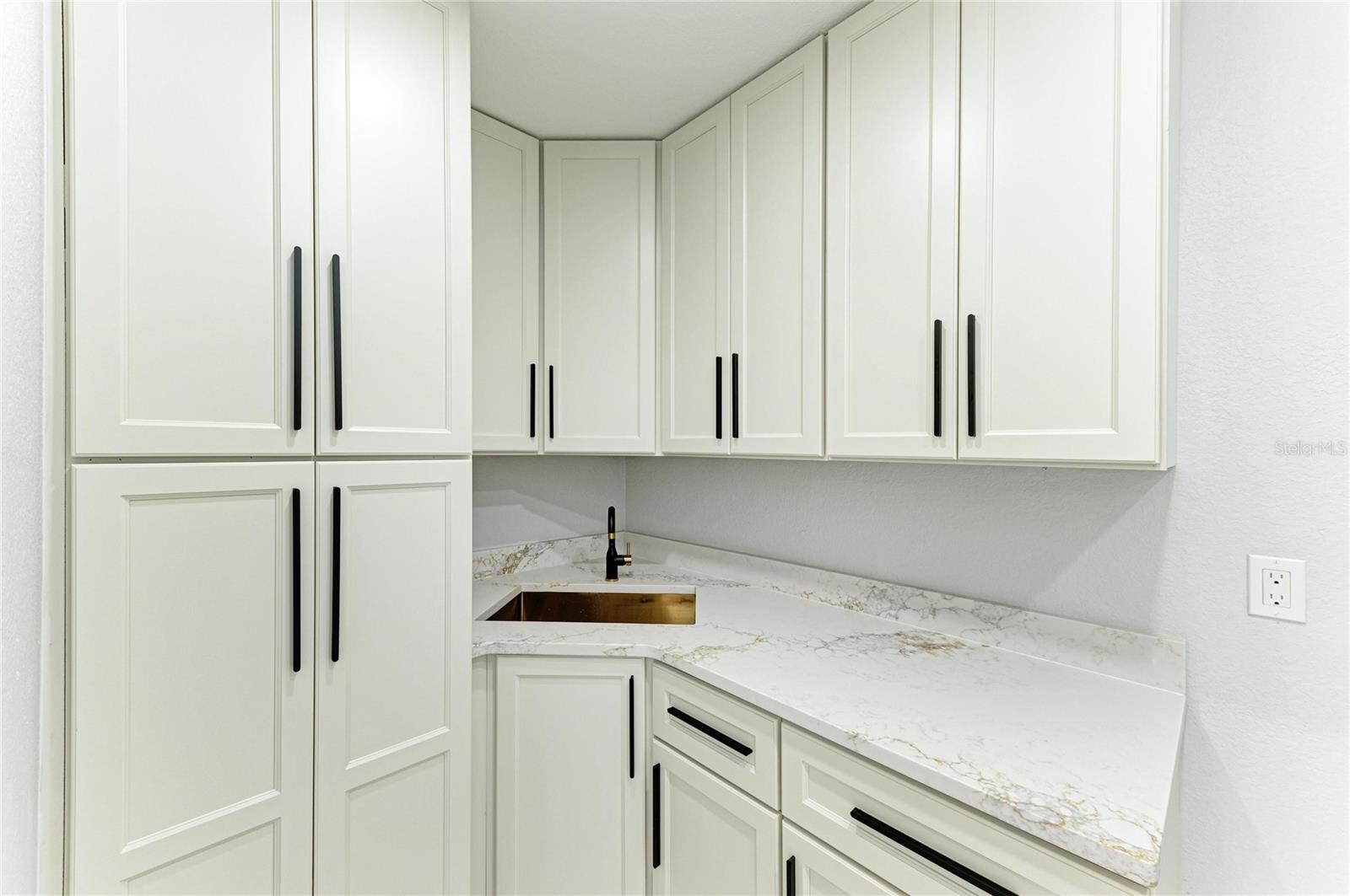 Image 27 of 73 For 258 Tait Terrace Se