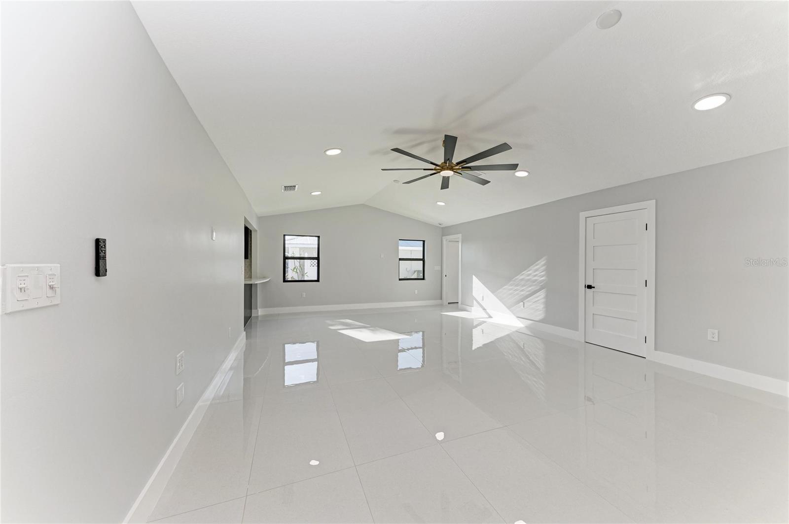 Image 29 of 73 For 258 Tait Terrace Se