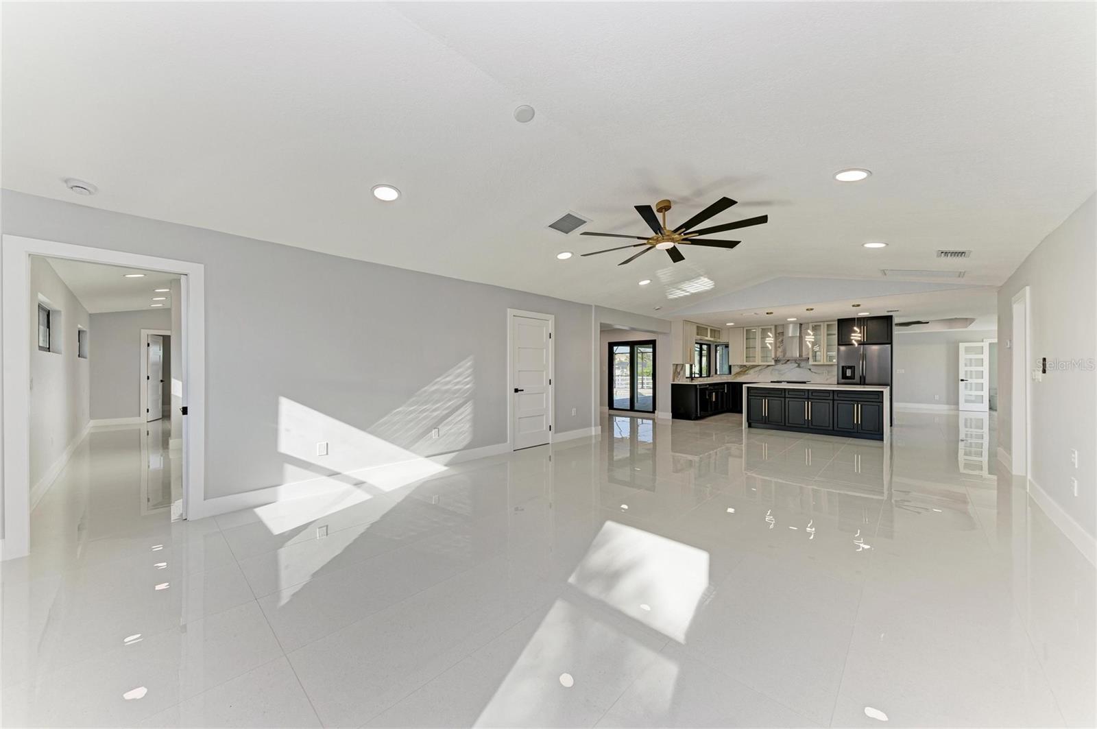 Image 30 of 73 For 258 Tait Terrace Se