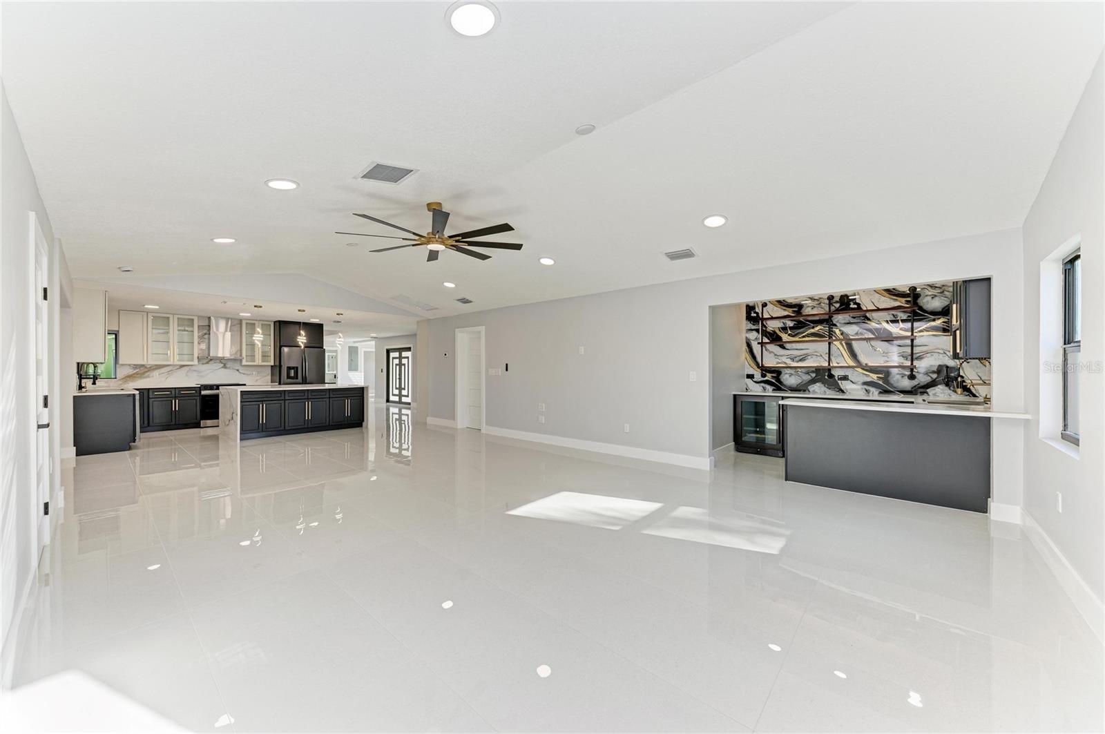 Image 31 of 73 For 258 Tait Terrace Se