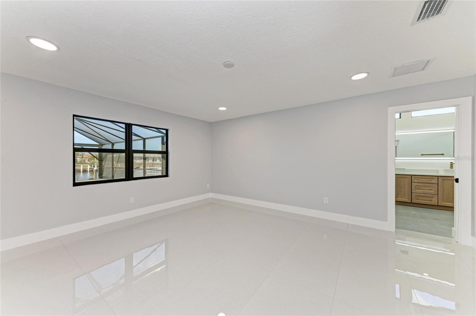 Image 36 of 73 For 258 Tait Terrace Se