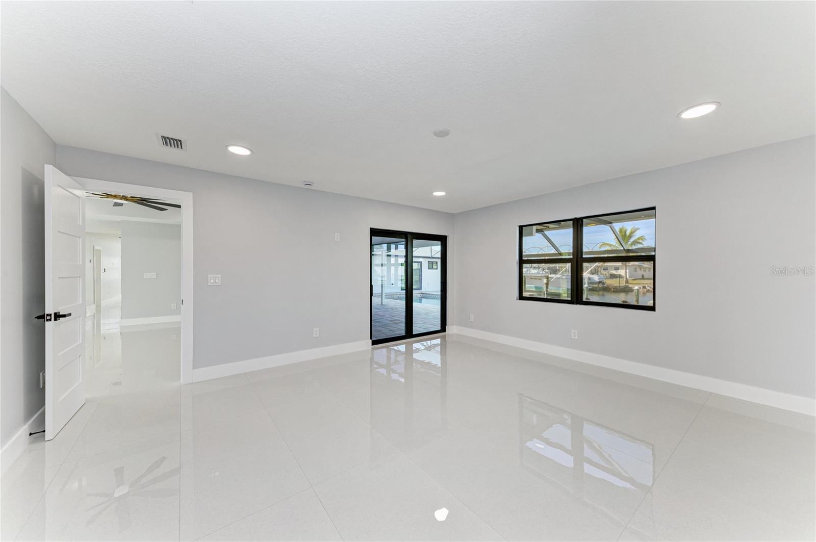 Image 37 of 73 For 258 Tait Terrace Se