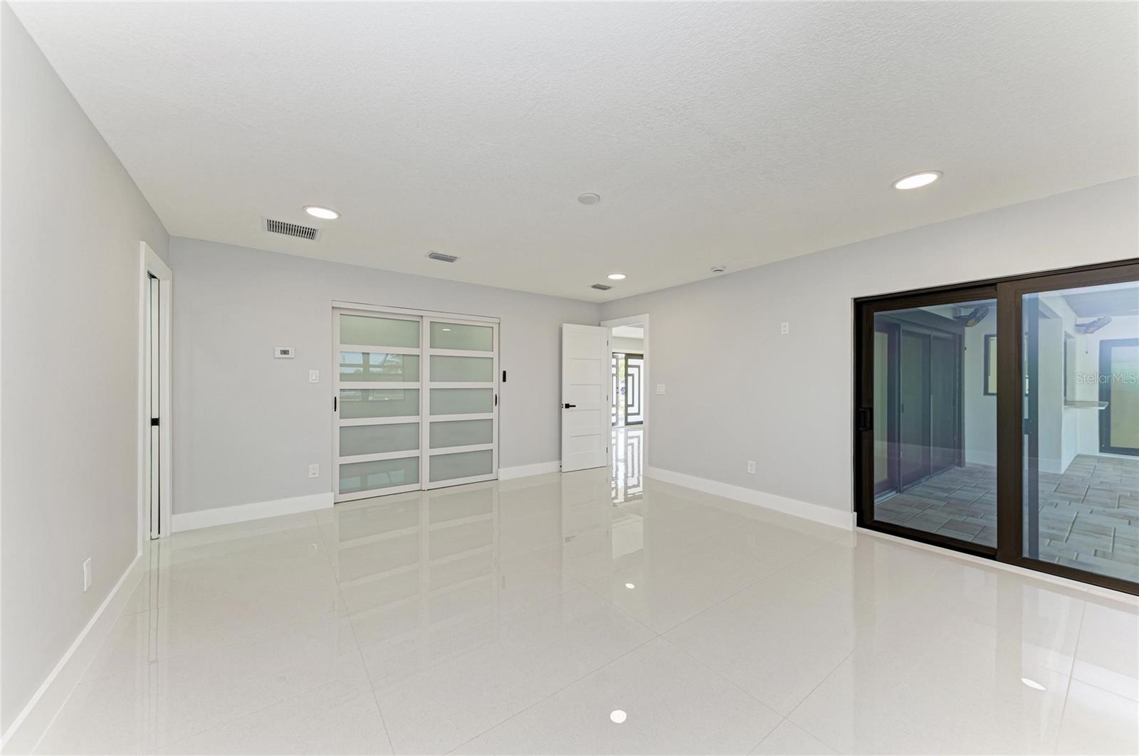 Image 38 of 73 For 258 Tait Terrace Se